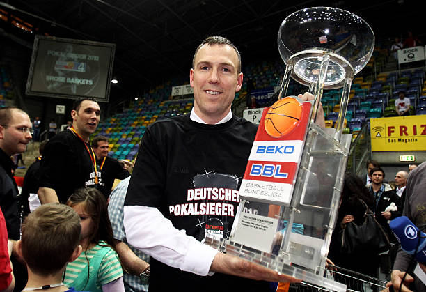 膝盖伤病约 膝盖伤病约