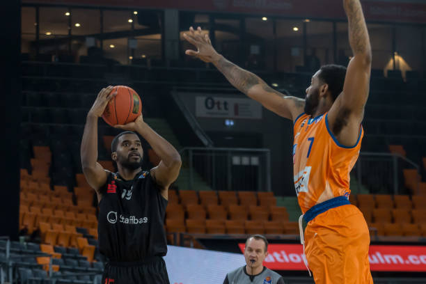 位身披红色 位身披红色