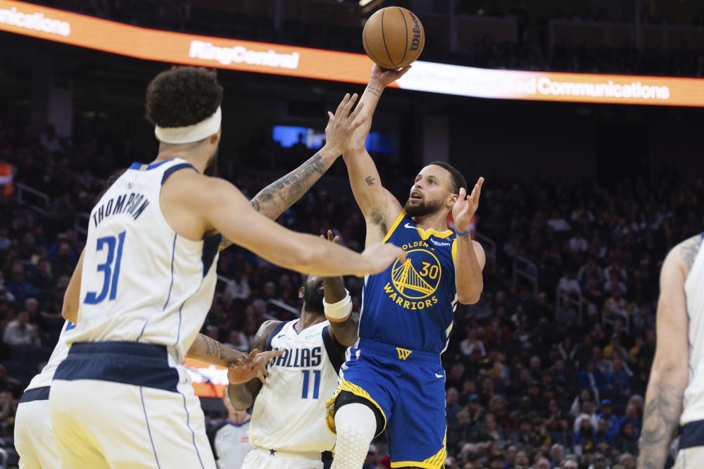 他场均助攻 他场均助攻